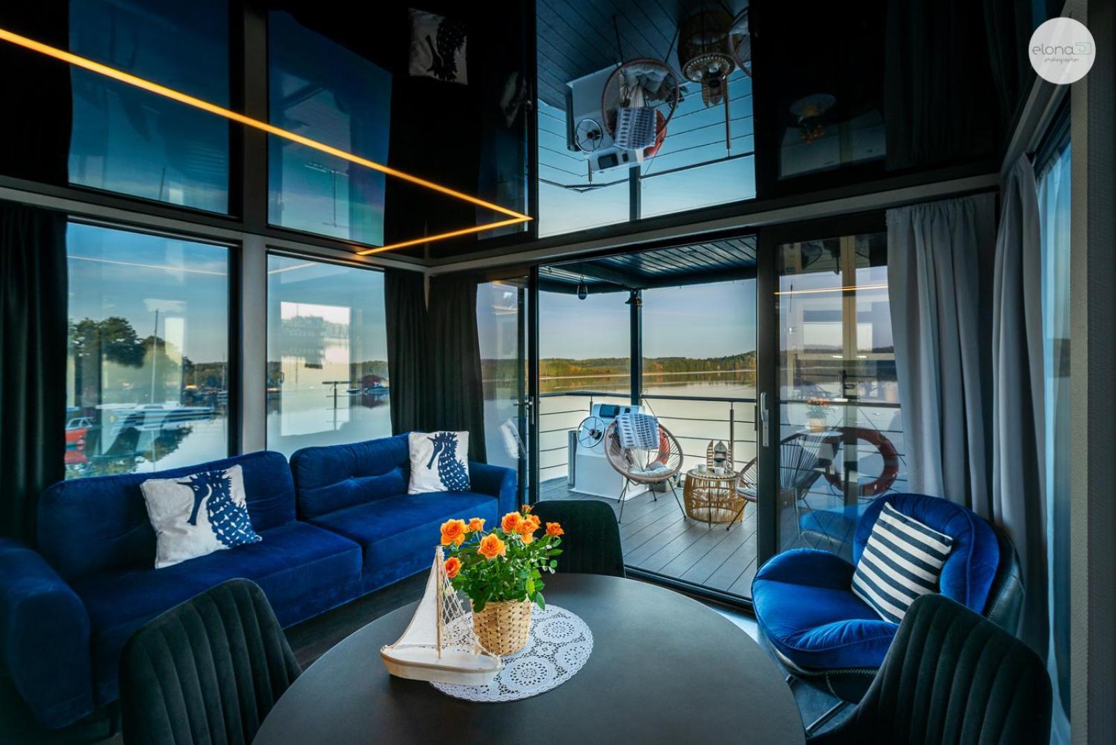 Na Wodzie - Hausboot - Plywajacy -charzykowy Botel Charzykowy