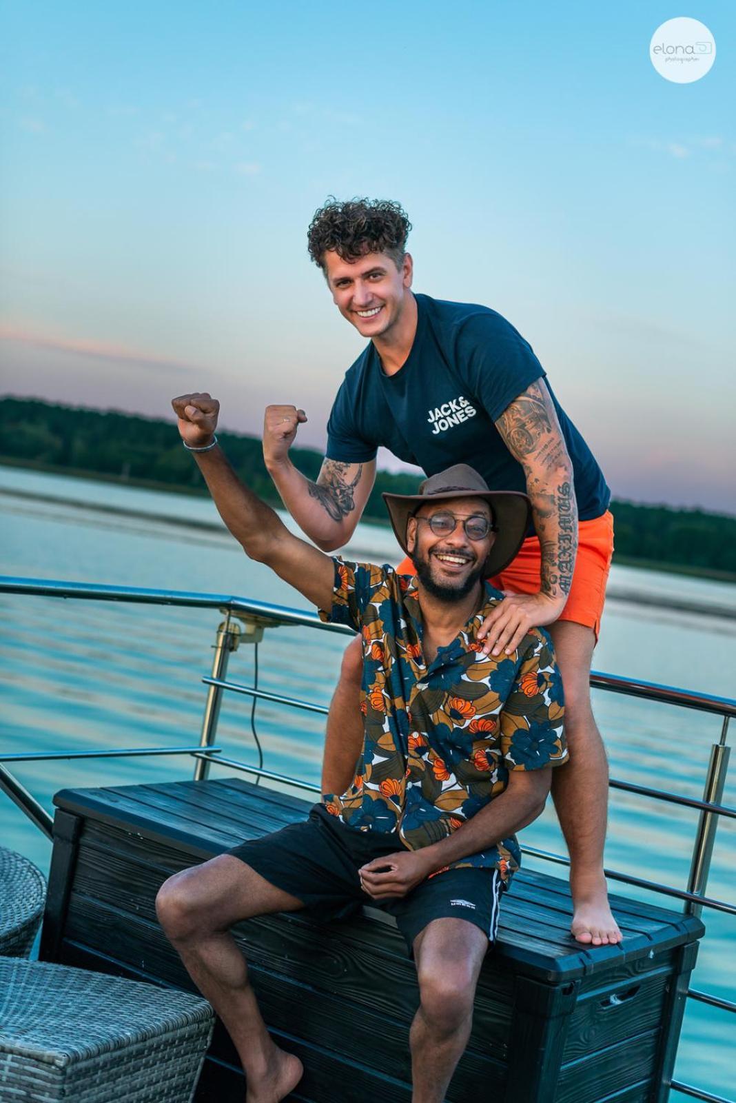Botel Na Wodzie - Hausboot - Plywajacy -charzykowy *