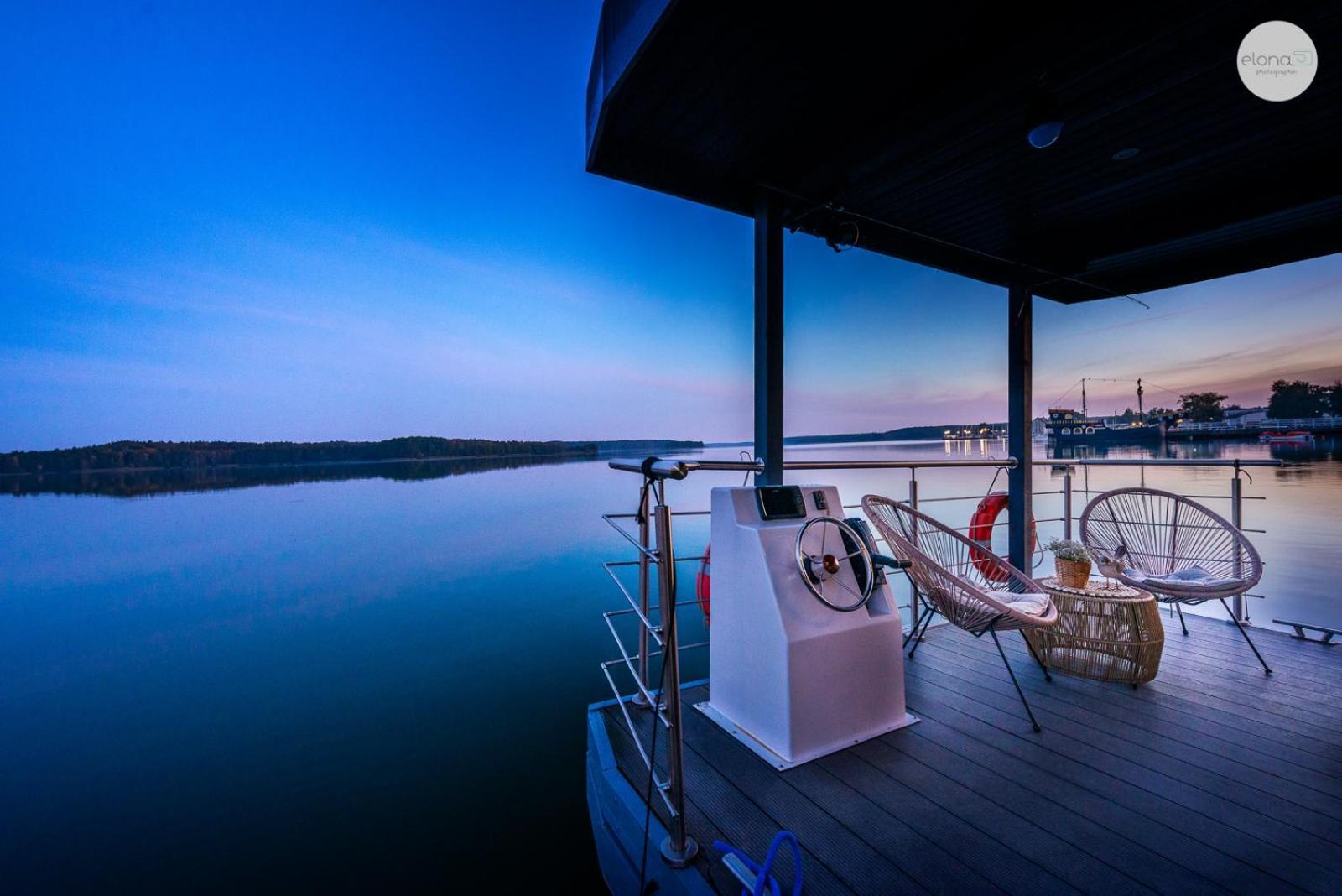 Na Wodzie - Hausboot - Plywajacy -charzykowy