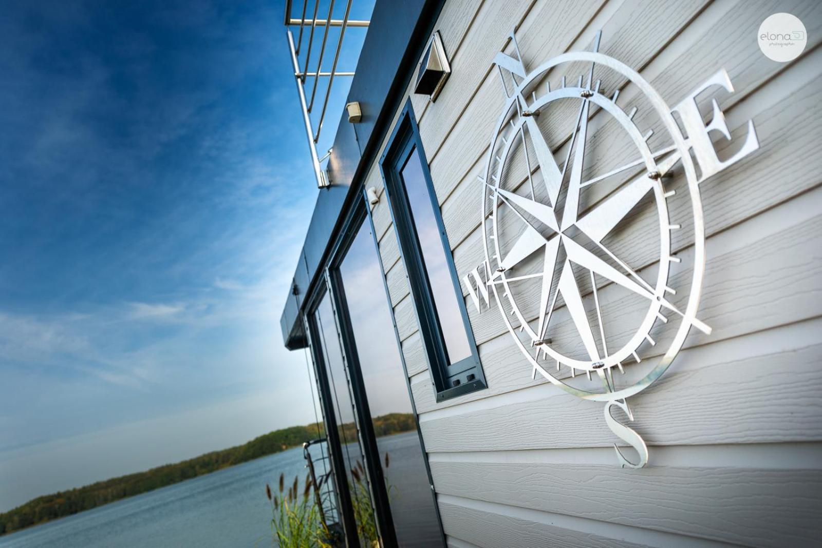 Na Wodzie - Hausboot - Plywajacy -charzykowy Botel